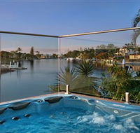 Sanctuary on Water Elite Holiday Home - Goulburn Accommodation