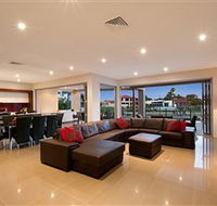 Xanadu Waterfront Elite Holiday Home - Goulburn Accommodation