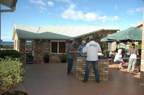 Captain's Quarters Bermagui - Goulburn Accommodation 1