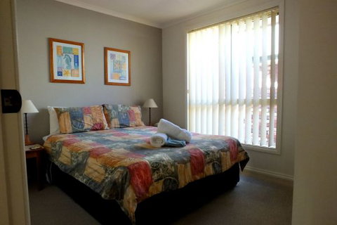 Captain's Quarters Bermagui - Goulburn Accommodation 2