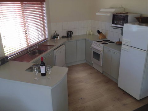 Captain's Quarters Bermagui - Goulburn Accommodation 8