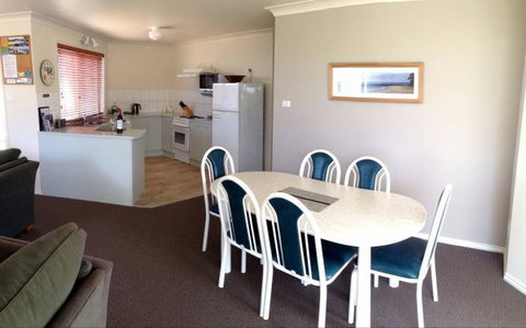 Captain's Quarters Bermagui - Goulburn Accommodation 9