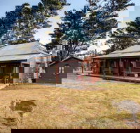 The Pines Cottage - Goulburn Accommodation