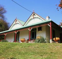 Ravenscroft and The Cottage - Goulburn Accommodation