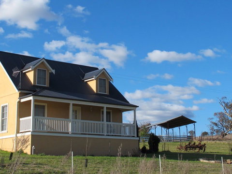 Riverbend Cottage - Goulburn Accommodation 0