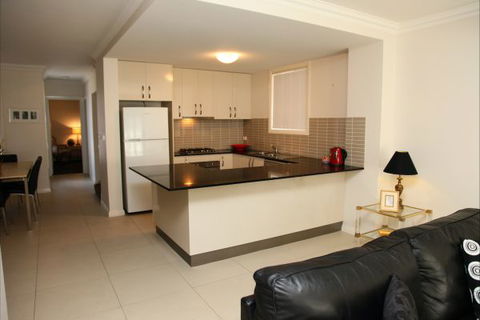 Apartments On-The-Park: Prince - Goulburn Accommodation 0