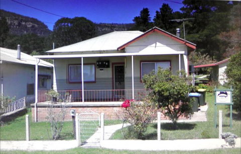 CASS Cottage - Goulburn Accommodation 0