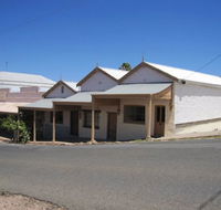 Carmines Antiques and Accommodation - Goulburn Accommodation