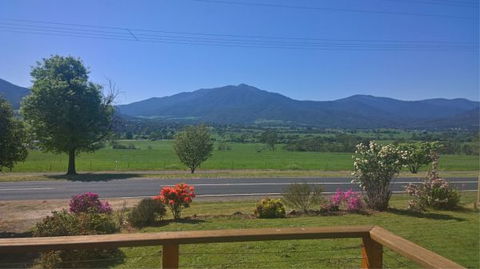 KVH Panorama - Goulburn Accommodation 6