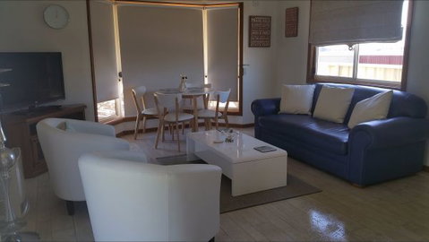 Must Love Dogs B&B And Self-Contained Cottage - Goulburn Accommodation 9