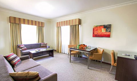 Governor Macquarie Motor Inn - Goulburn Accommodation 1