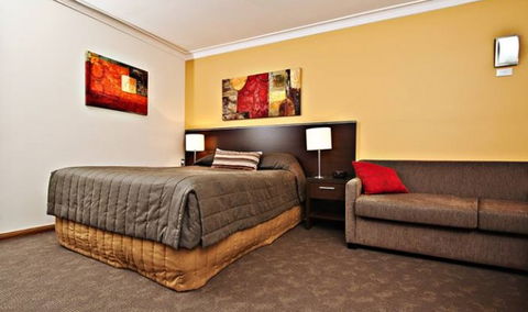 Governor Macquarie Motor Inn - Goulburn Accommodation 3