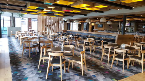 Highlander Hotel Bar Kitchen Rooftop - Goulburn Accommodation 6