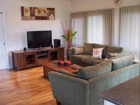 High Peaks Cottages - Goulburn Accommodation 5