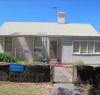 Holly's Holiday Home - Goulburn Accommodation