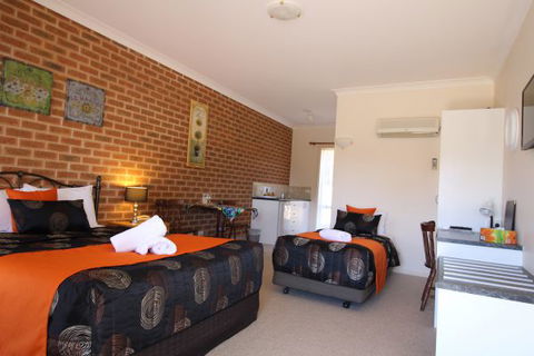 Top Of The Town Motor Inn Yackandandah - Goulburn Accommodation 7