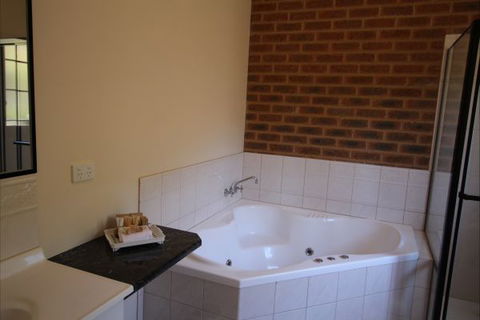 Top Of The Town Motor Inn Yackandandah - Goulburn Accommodation 9