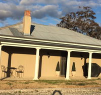 White Cedars Cottage - Goulburn Accommodation