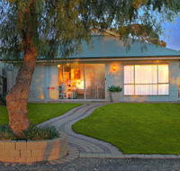 17 QED Lakehouse - Goulburn Accommodation