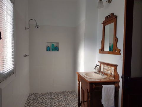 Angas Plains Wines Suites - Goulburn Accommodation 9
