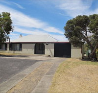 Carthew Street Holiday Home - Goulburn Accommodation