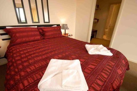 Dalton On The Lake - Goulburn Accommodation 4