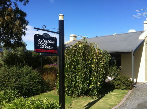Dalton On The Lake - Goulburn Accommodation 5