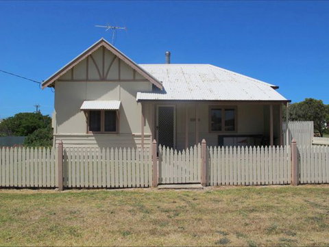 Ellison's Holiday Home - Goulburn Accommodation 0