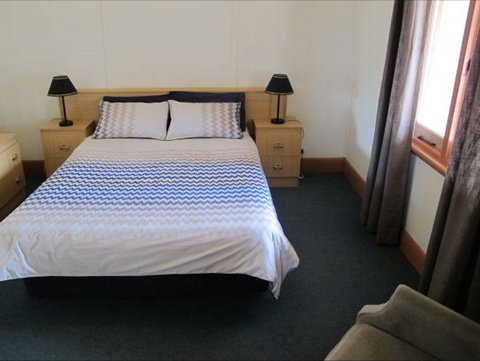 Ellison's Holiday Home - Goulburn Accommodation 2