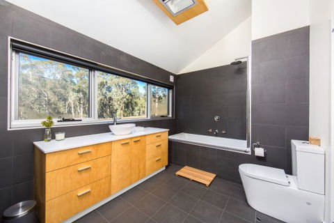 Nine Steps - Goulburn Accommodation 7