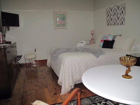 B&B Wodonga - Art Deco Accommodation - Goulburn Accommodation 2