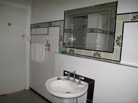 B&B Wodonga - Art Deco Accommodation - Goulburn Accommodation 9
