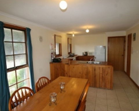 Bay View House - Goulburn Accommodation 4