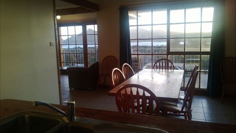 Bay View House - Goulburn Accommodation 6