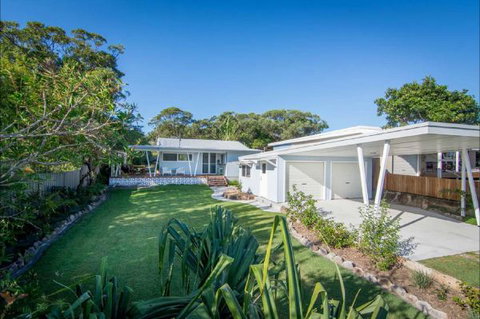 Back Beach Bungalow - Goulburn Accommodation 0