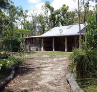 Byfield Cabins on Waterpark Creek - Goulburn Accommodation