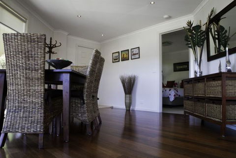 C-Deck Beach House Apartment - Goulburn Accommodation 4