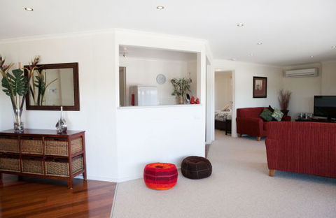 C-Deck Beach House Apartment - Goulburn Accommodation 5