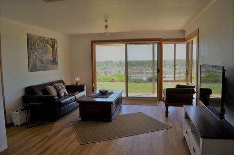 Coongalena View - Goulburn Accommodation 7