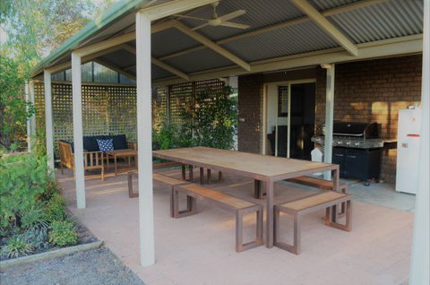 Coongalena View - Goulburn Accommodation 9
