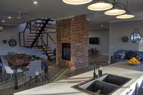 Lusso KV - Goulburn Accommodation 4