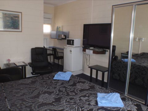 Murray Bridge Central Olympic Motel And Cottages - Goulburn Accommodation 4
