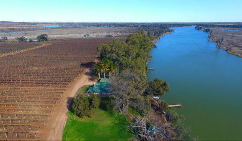 Mundic Waterfront Cottages - Goulburn Accommodation 0