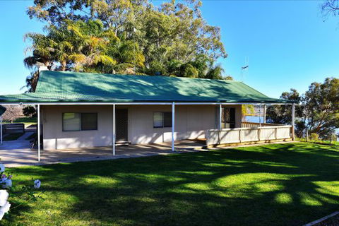 Mundic Waterfront Cottages - Goulburn Accommodation 1