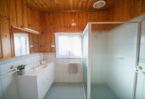 Mundic Waterfront Cottages - Goulburn Accommodation 9