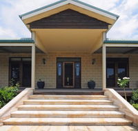 Reign Manor and Coach House - Goulburn Accommodation