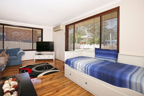Sandy Toes Beach House - Goulburn Accommodation 0