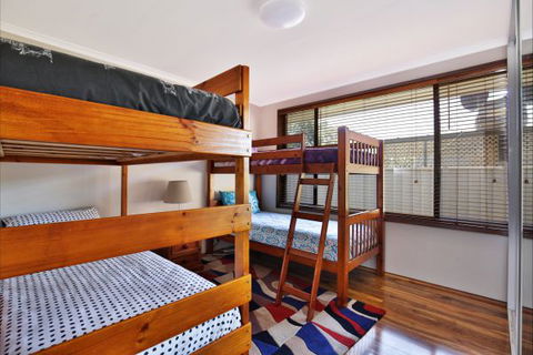 Sandy Toes Beach House - Goulburn Accommodation 3