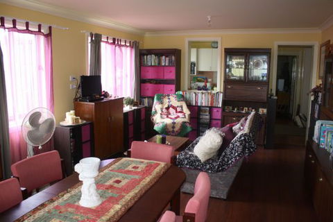 The Red House - Goulburn Accommodation 1