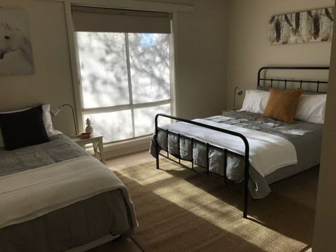 Townhouse On Deas - Goulburn Accommodation 3